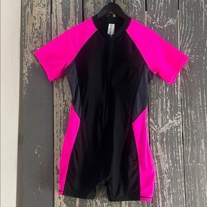HALCURT Pink and Black Short Sleeve Zip-Up Suit Size L